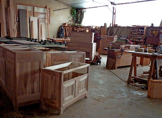 Fabrication de meubles sur PERTUIS , portes  et autres meubles par nos ARTISANS , EBENISTES  ,proche de Manosque 04.