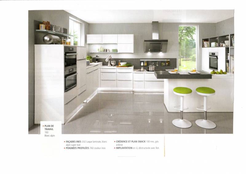 Cuisine avec table snack proche de Pertuis : INES