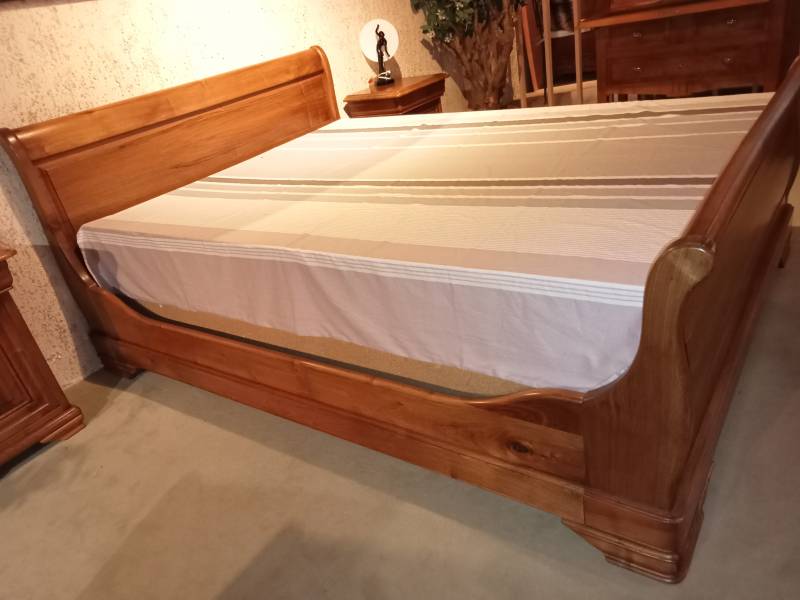 Lit en Noyer de France massif