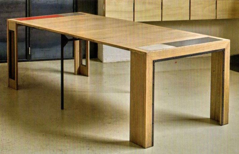 console ouverte en table repas